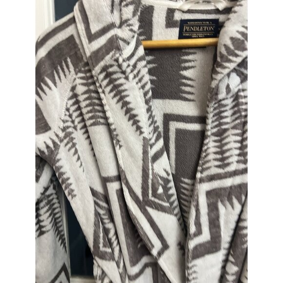 Pendleton Cotton Terry Velour Aztec Gray and White Geo Patterned Robe XS/S - Picture 2 of 6